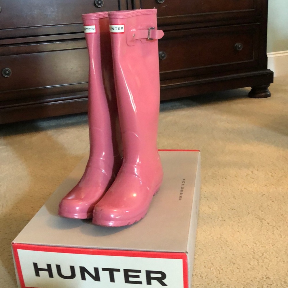 Hunter Women’s Tall Pink Gloss Rain Boots, Size 8